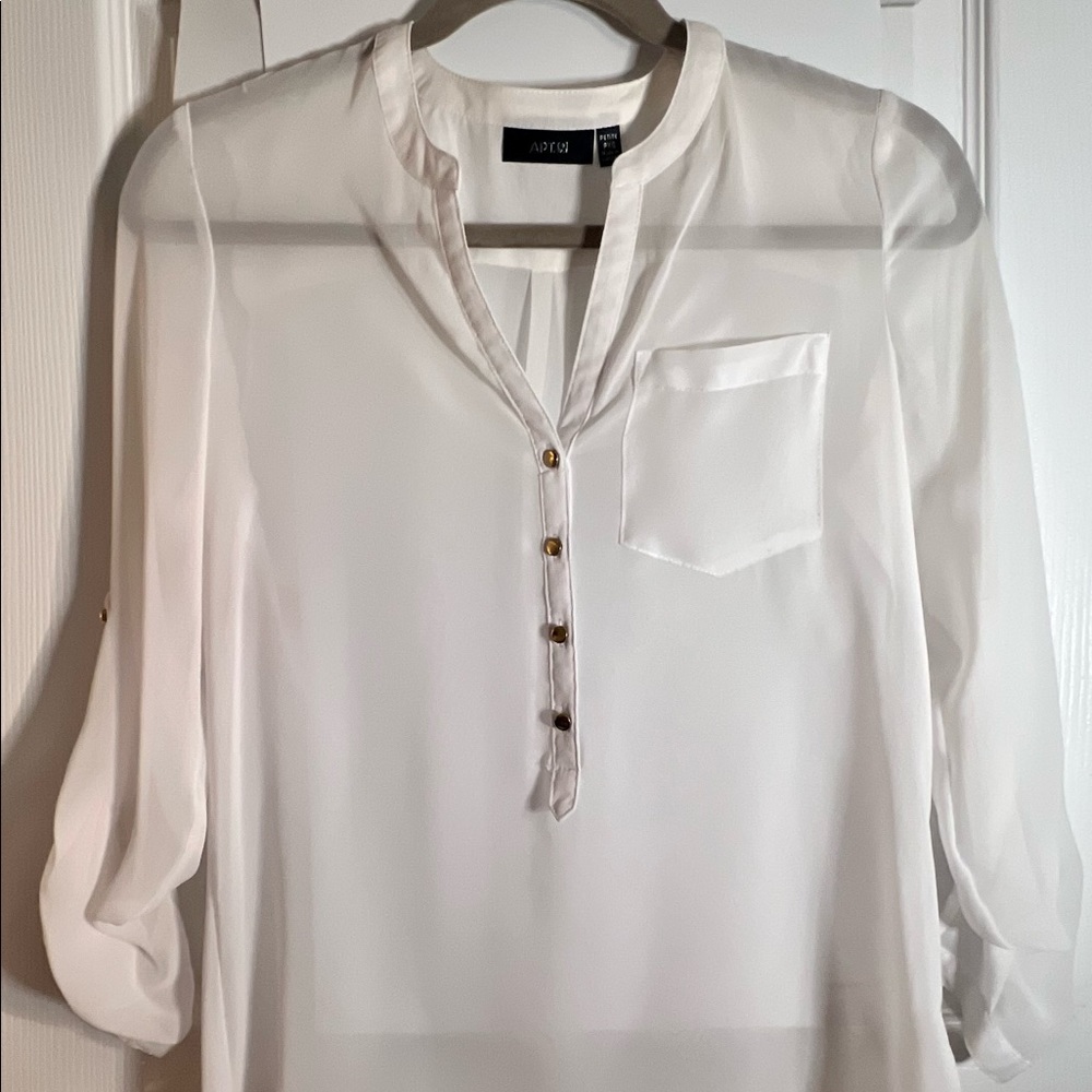 Petite APT 9 blouse. Size PXS